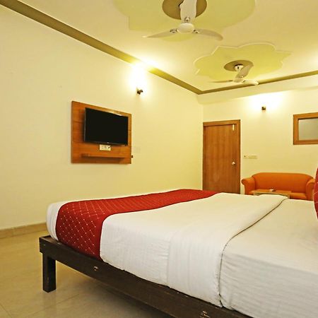 Hotel Ambrosia - A Boutique Hotel Ню Делхи Екстериор снимка