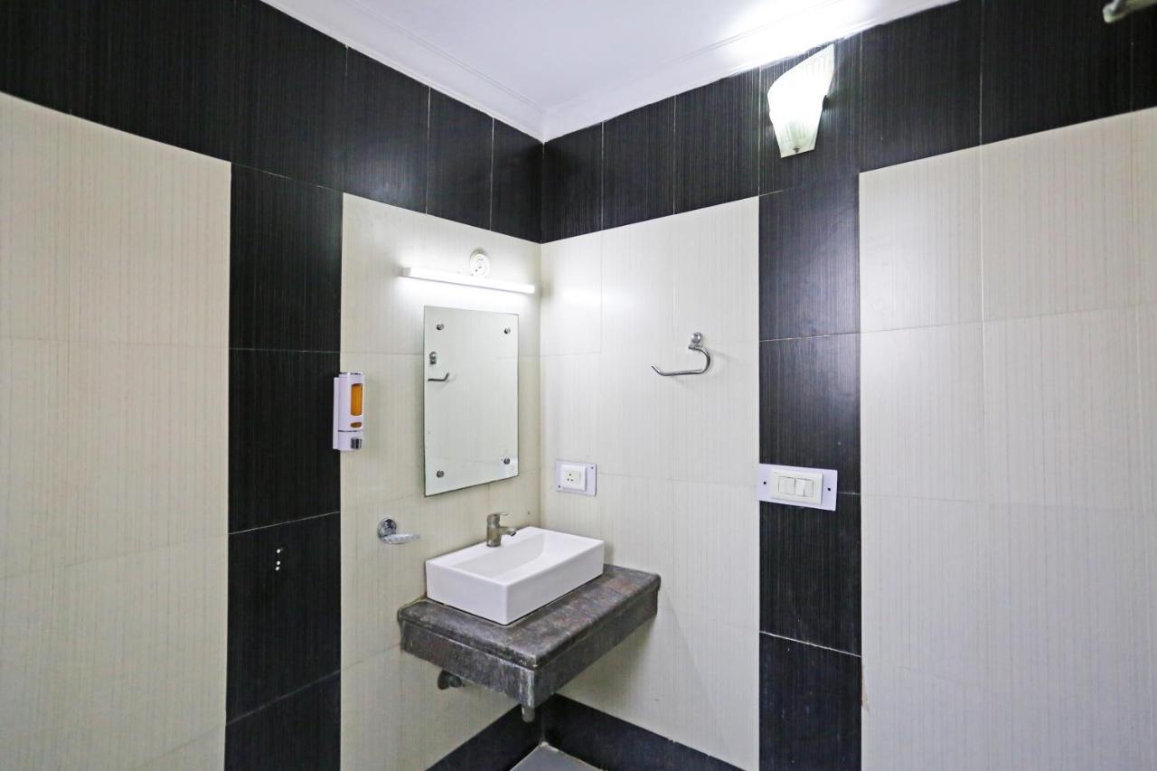 Hotel Ambrosia - A Boutique Hotel Ню Делхи Екстериор снимка