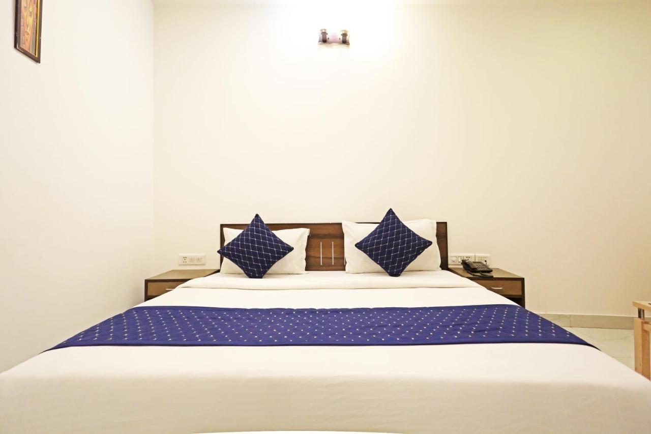 Hotel Ambrosia - A Boutique Hotel Ню Делхи Екстериор снимка