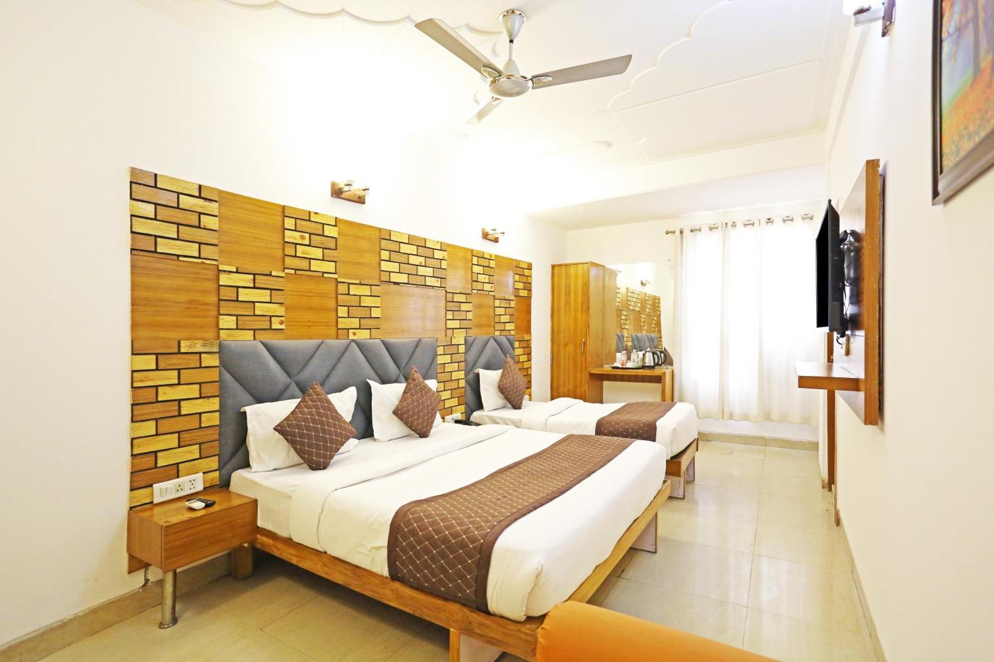Hotel Ambrosia - A Boutique Hotel Ню Делхи Екстериор снимка