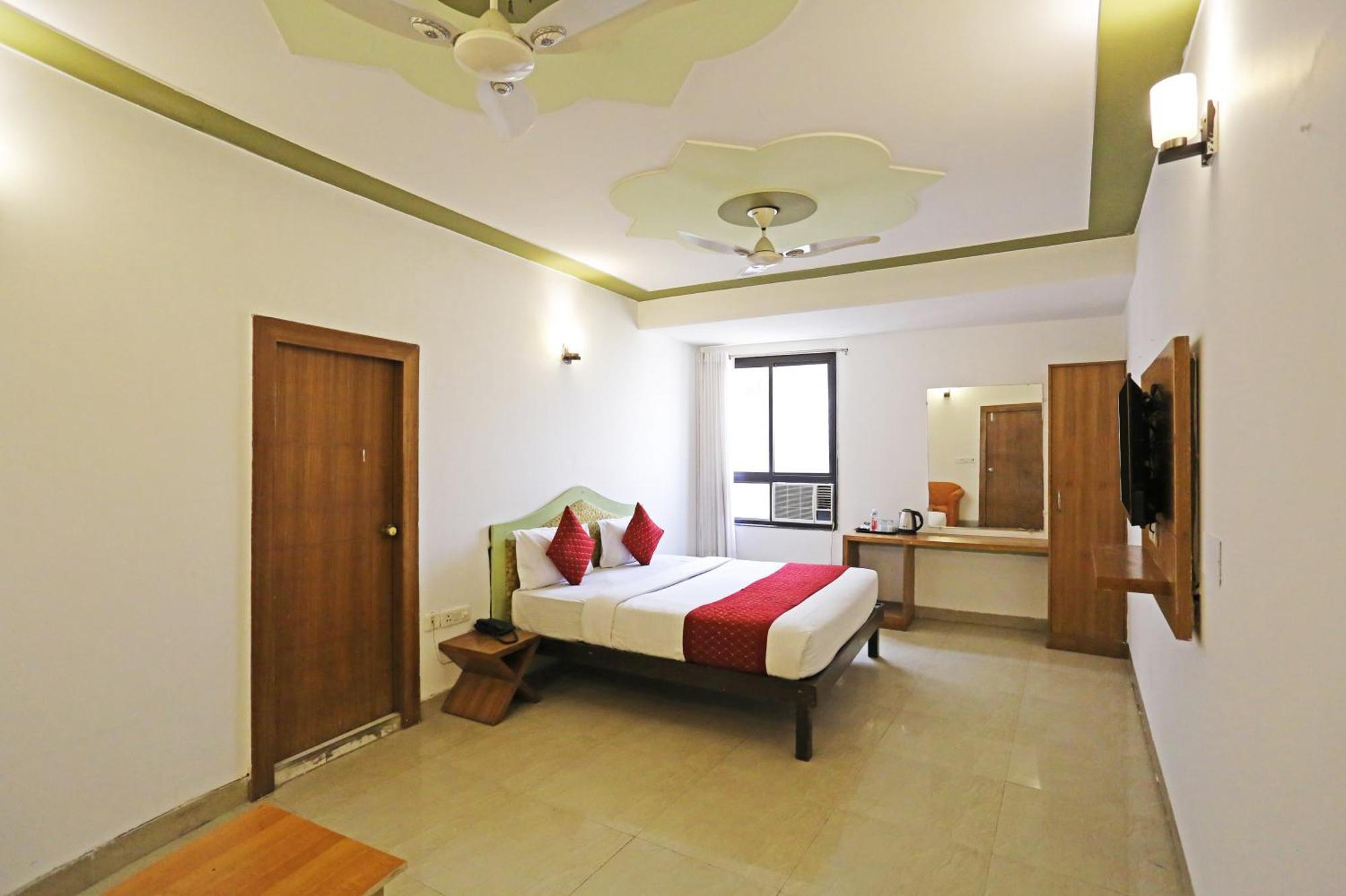 Hotel Ambrosia - A Boutique Hotel Ню Делхи Екстериор снимка